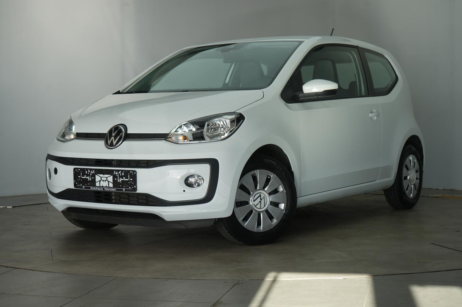Volkswagen up! 2021 г. Белый, пробег 35000 км