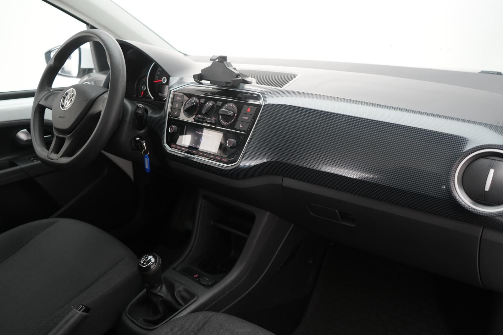 Volkswagen up! 2021 г. Белый, пробег 35000 км