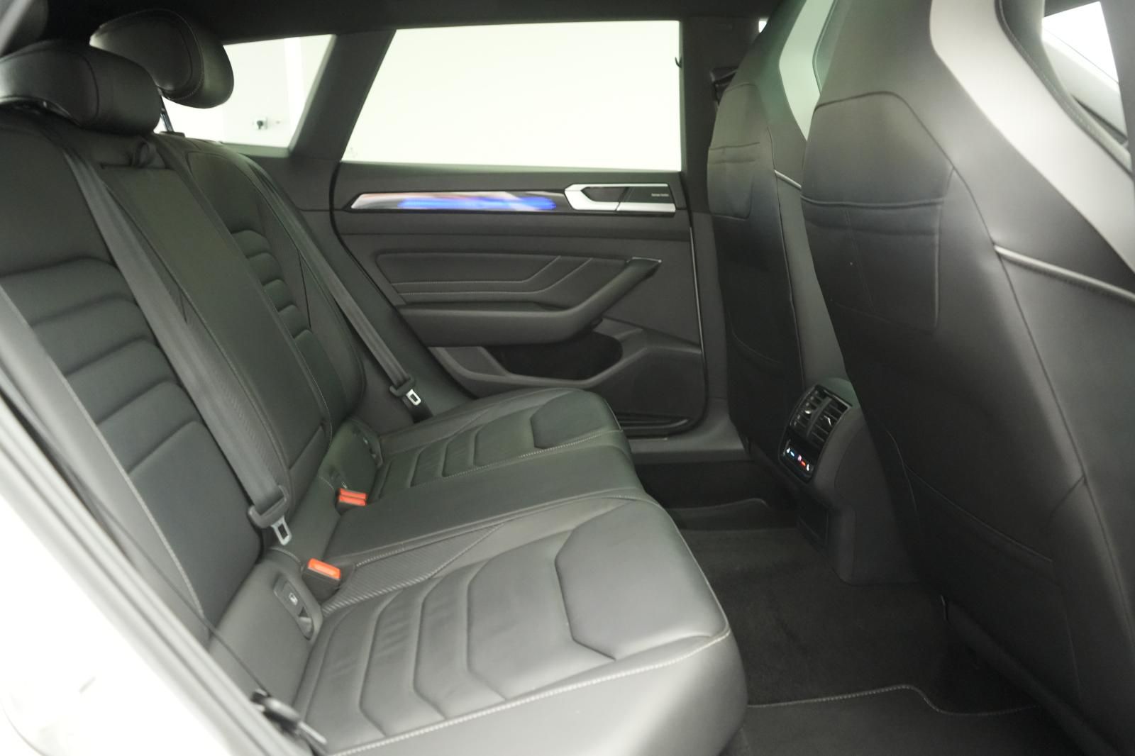 Volkswagen Arteon 2021 г. Белый, пробег 52000 км