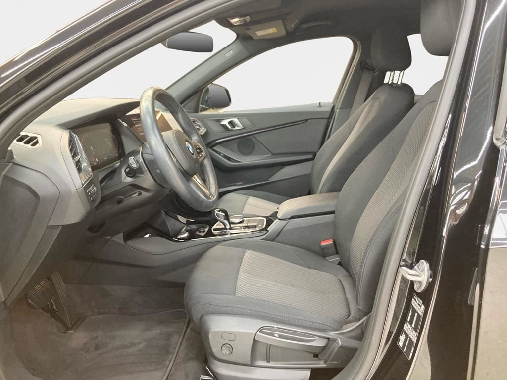 BMW 118 2023 г. Чёрный, пробег 24300 км