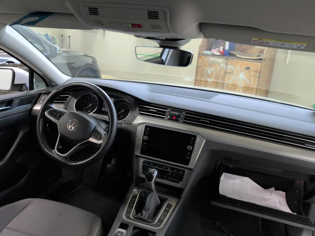 Volkswagen PASSAT VARIANT 2023 г. Белый, пробег 54235 км