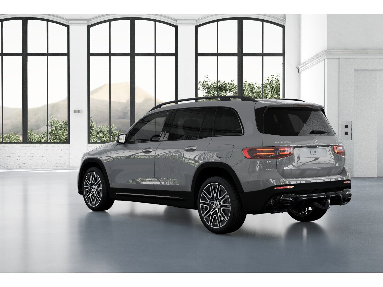 Mercedes-Benz GLB 250 2026 г. Серый, пробег 9900 км
