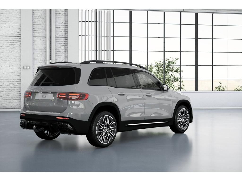 Mercedes-Benz GLB 250 2026 г. Серый, пробег 9900 км