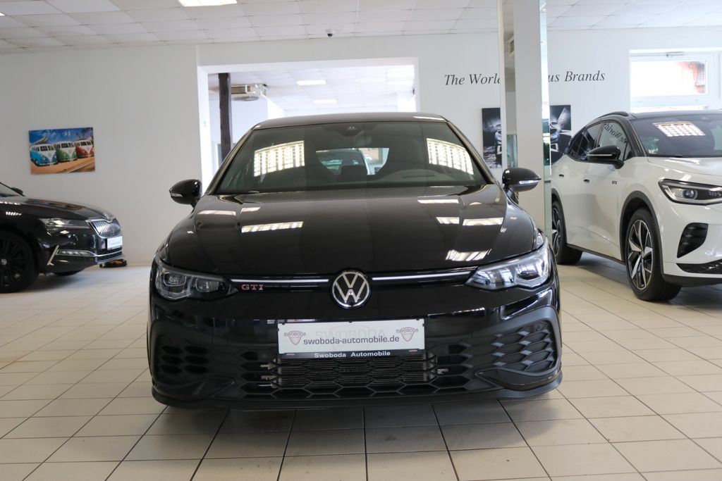 Volkswagen Golf 2023 г. Чёрный, пробег 39099 км
