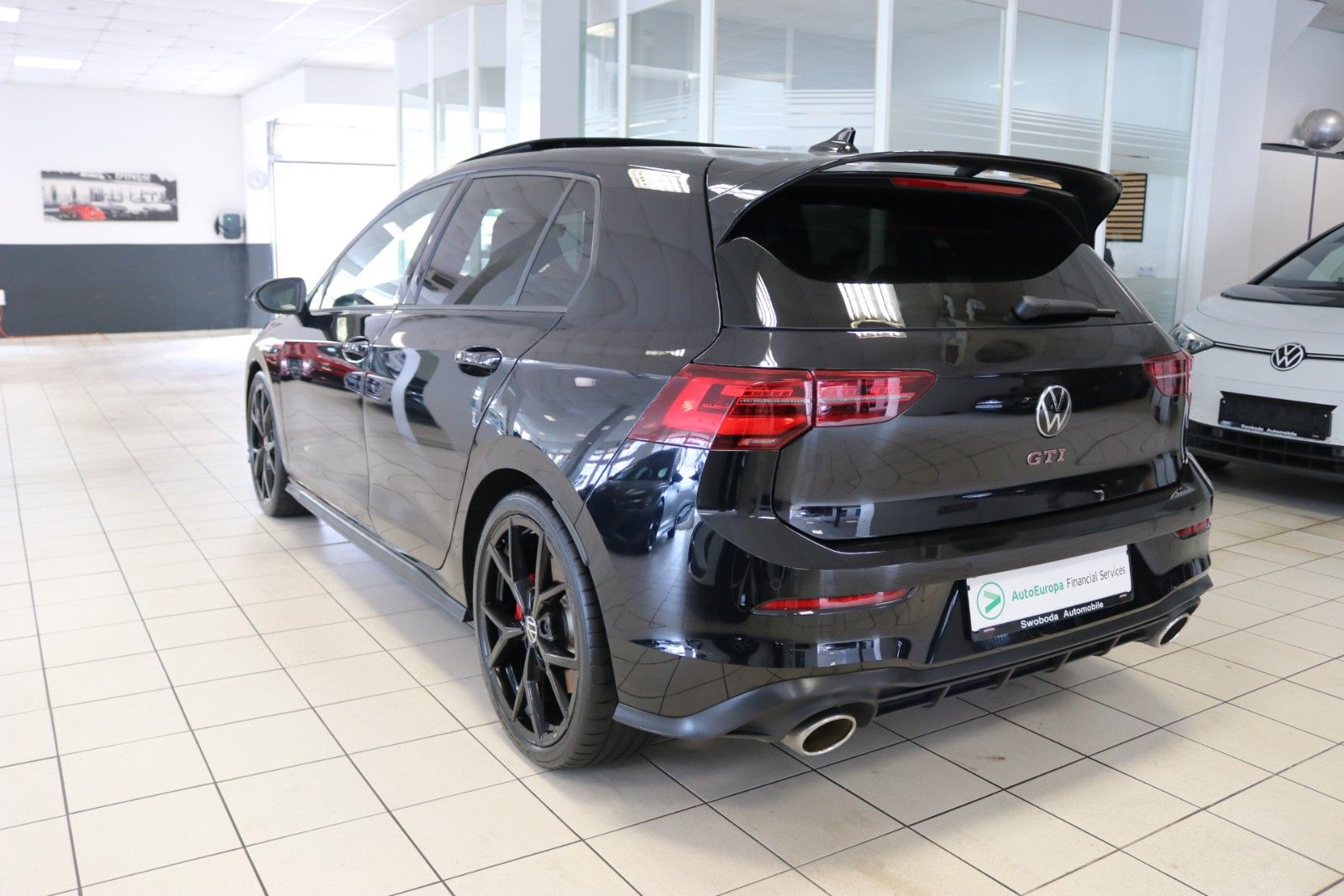 Volkswagen Golf 2023 г. Чёрный, пробег 39099 км
