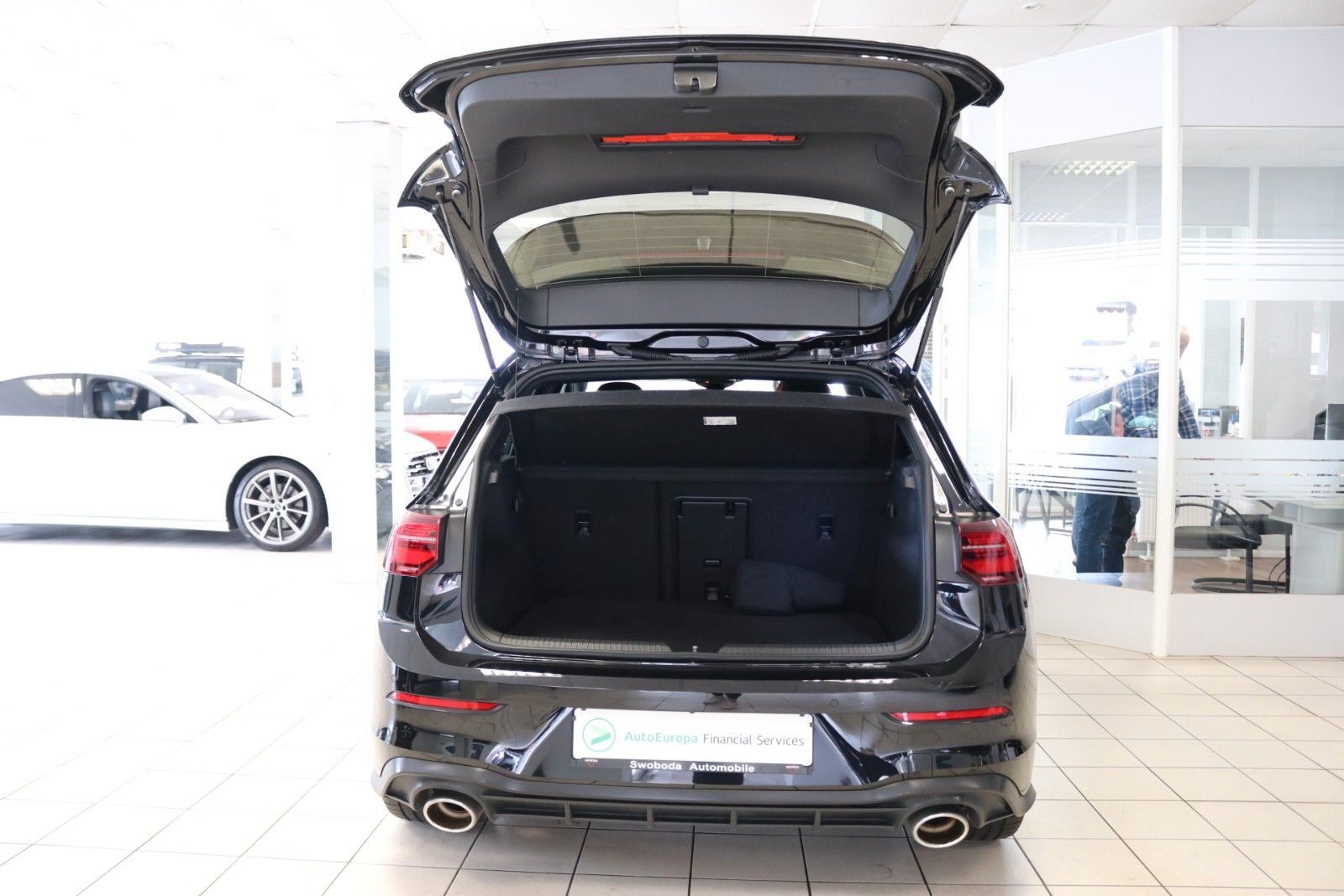 Volkswagen Golf 2023 г. Чёрный, пробег 39099 км