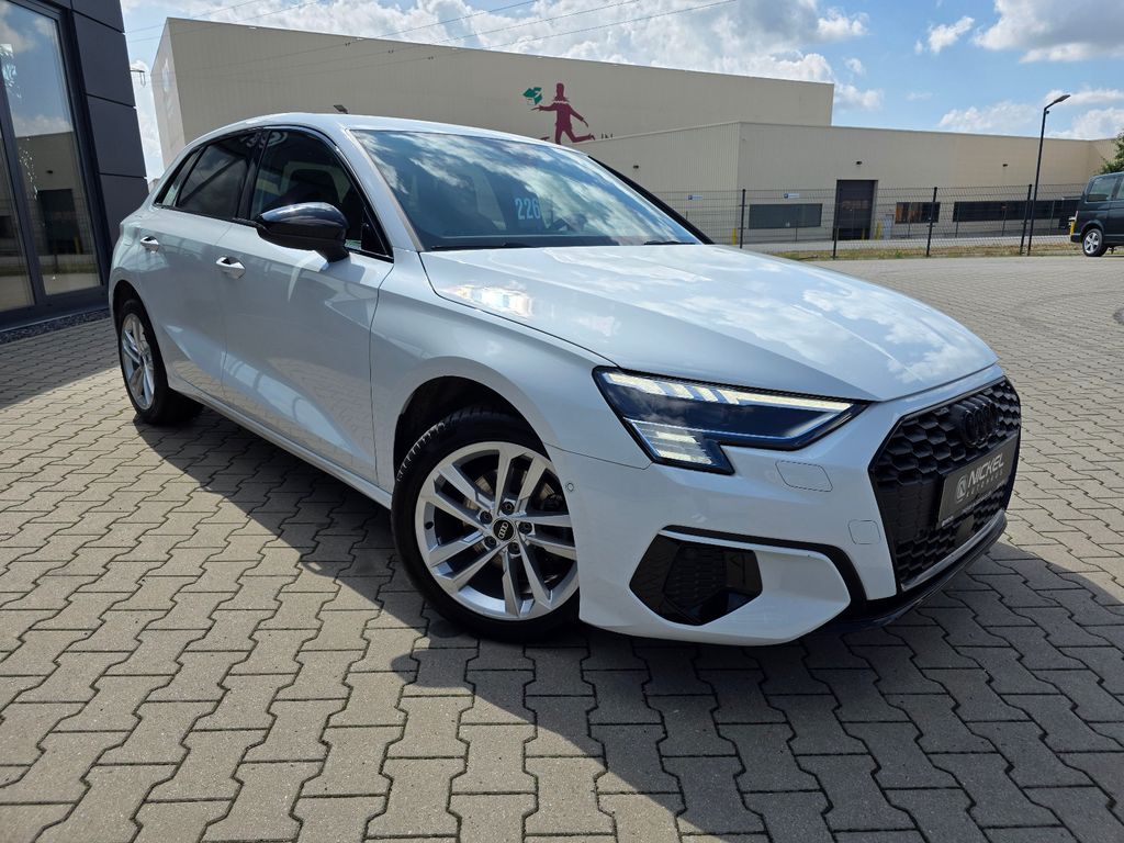 Audi A3 2022 г. Белый, пробег 36000 км