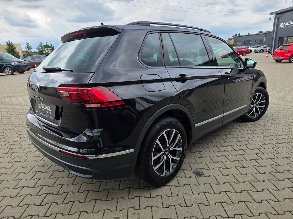 Volkswagen Tiguan 2023 г. Чёрный, пробег 51000 км
