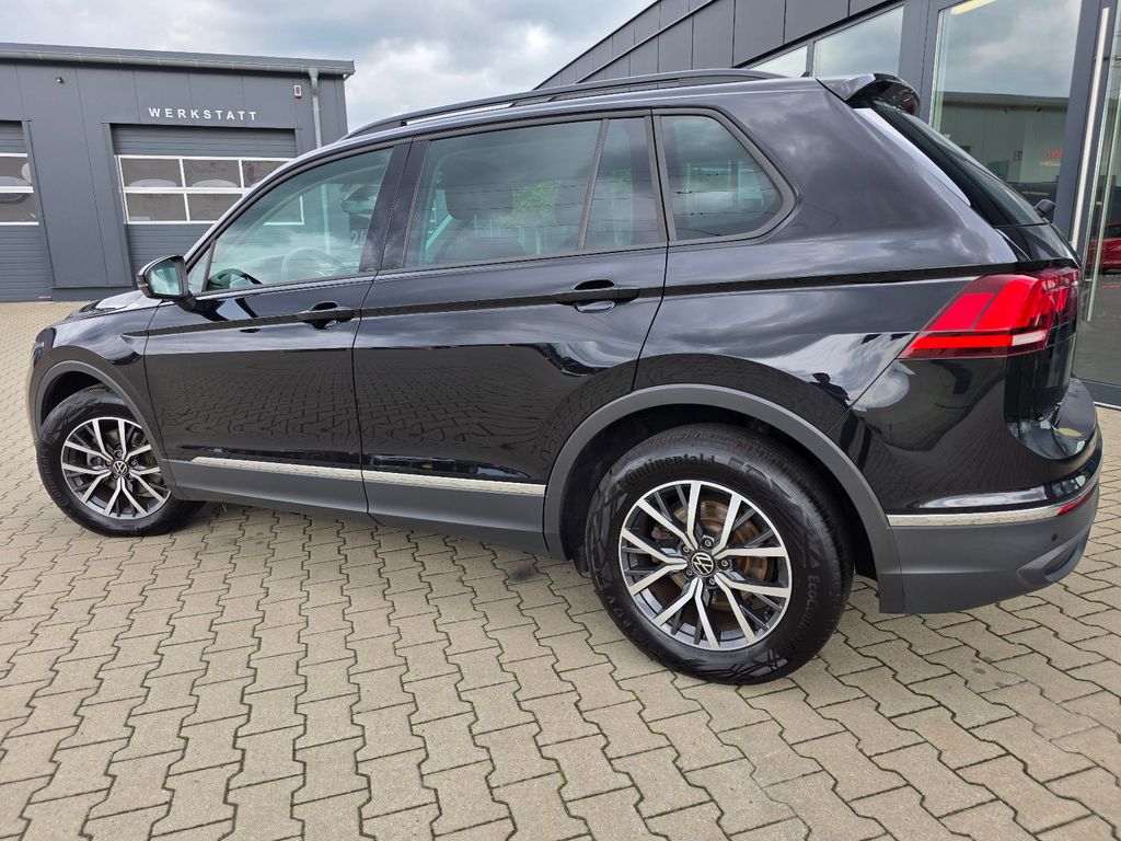 Volkswagen Tiguan 2023 г. Чёрный, пробег 51000 км