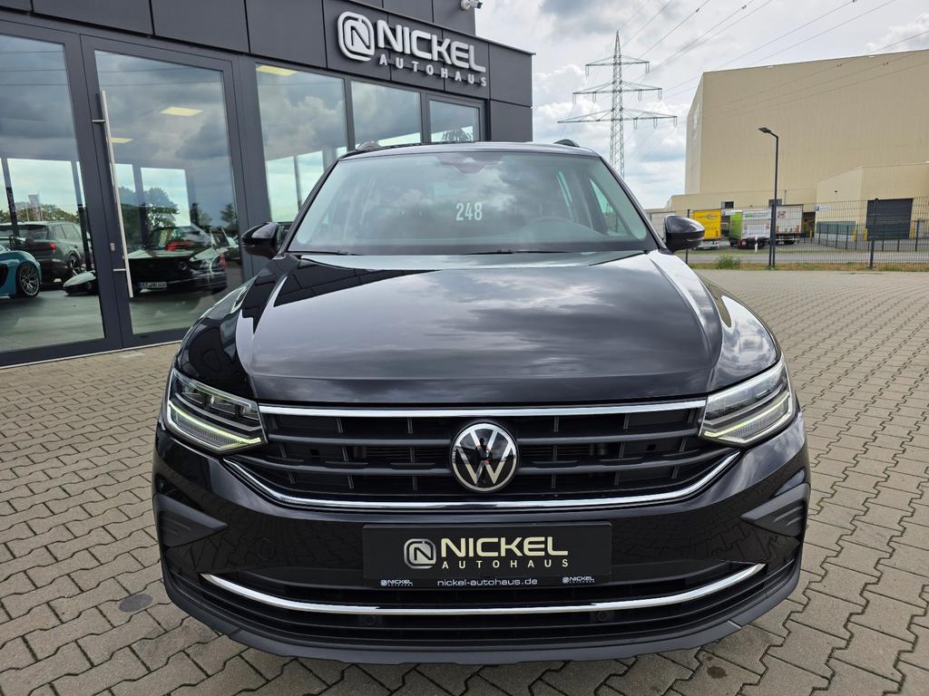 Volkswagen Tiguan 2023 г. Чёрный, пробег 51000 км