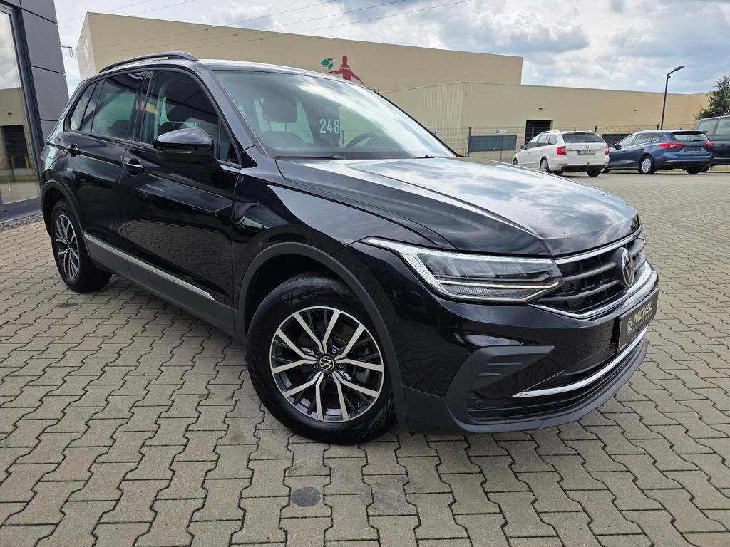 Volkswagen Tiguan 2023 г. Чёрный, пробег 51000 км