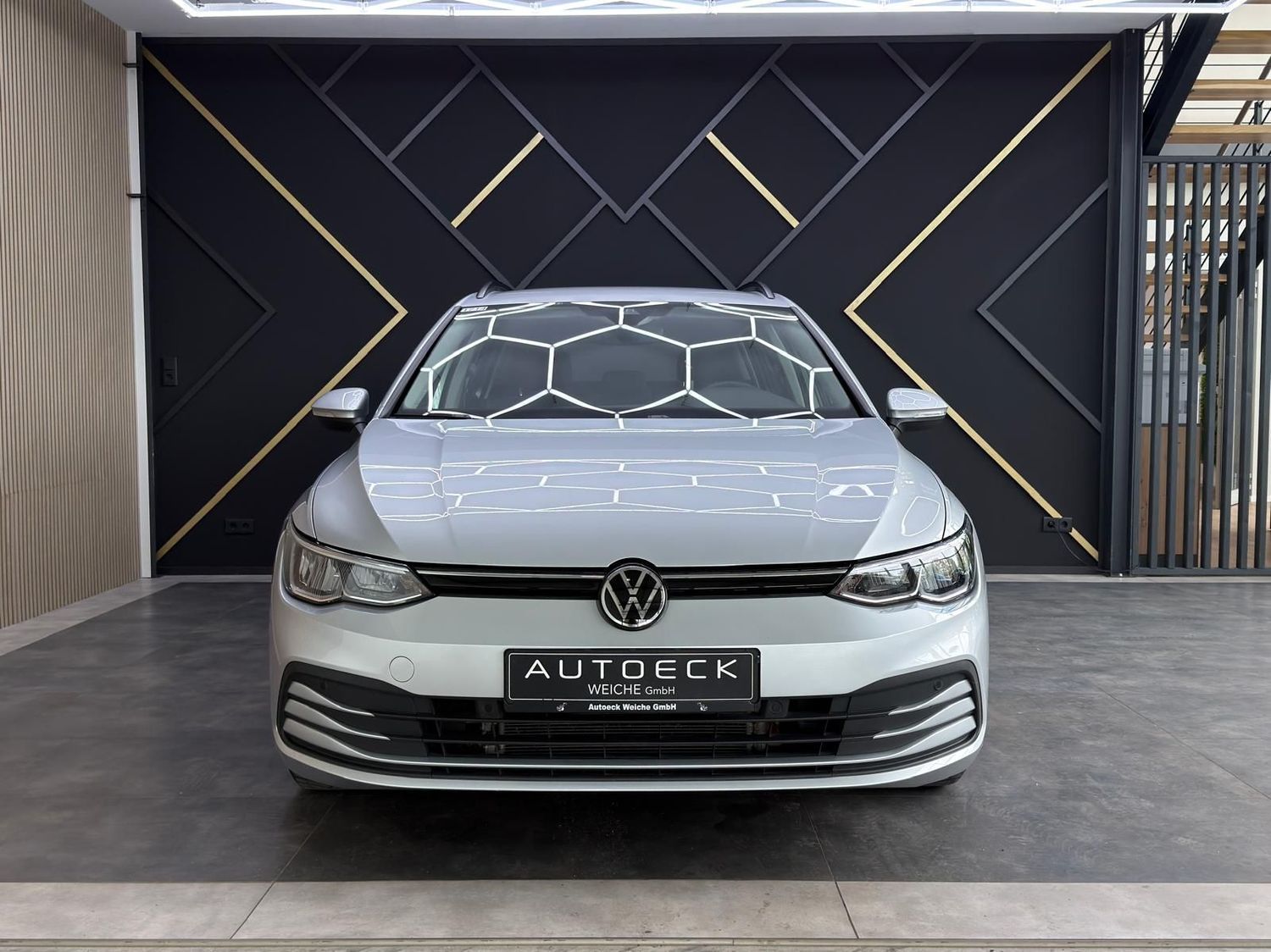 Volkswagen Golf 2023 г. Серебристый, пробег 38300 км