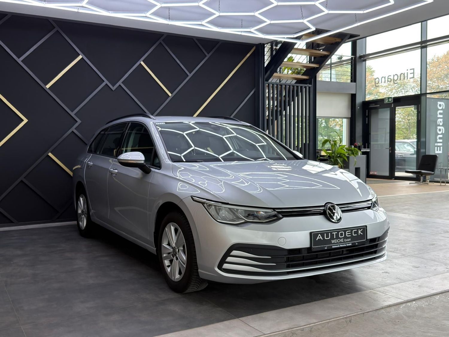 Volkswagen Golf 2023 г. Серебристый, пробег 38300 км