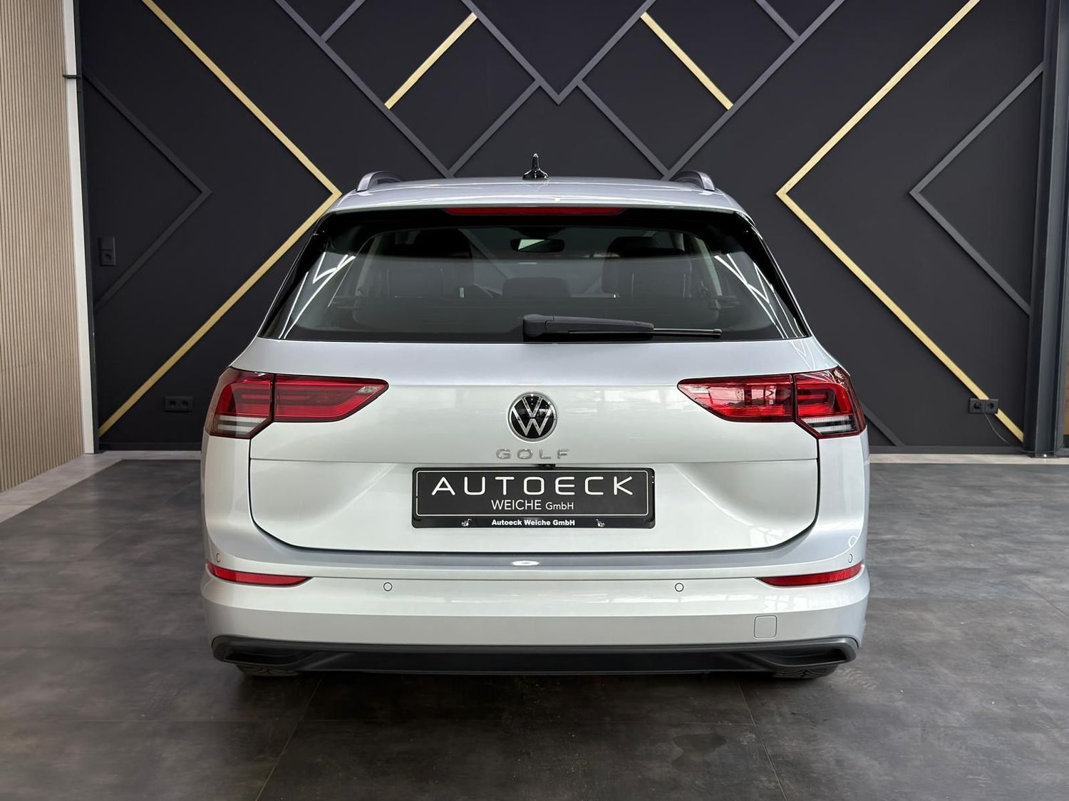 Volkswagen Golf 2023 г. Серебристый, пробег 38300 км