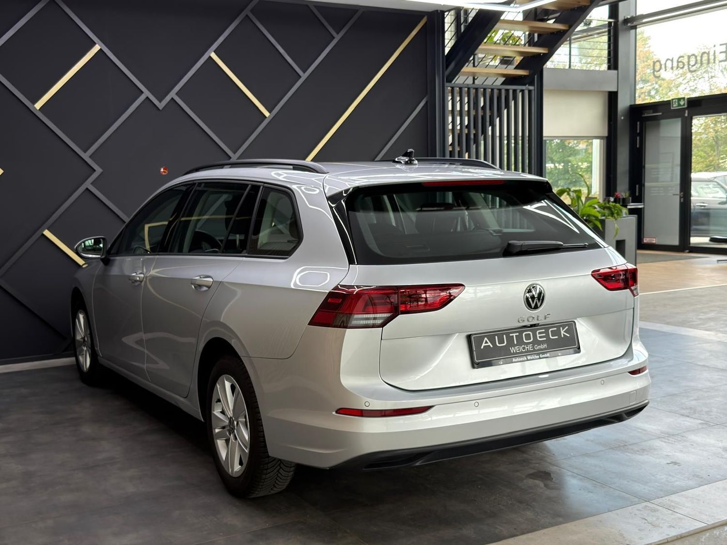 Volkswagen Golf 2023 г. Серебристый, пробег 38300 км
