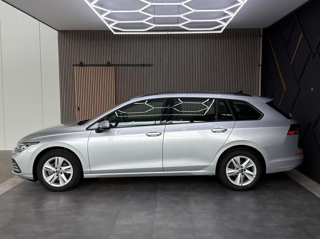 Volkswagen Golf 2023 г. Серебристый, пробег 38300 км