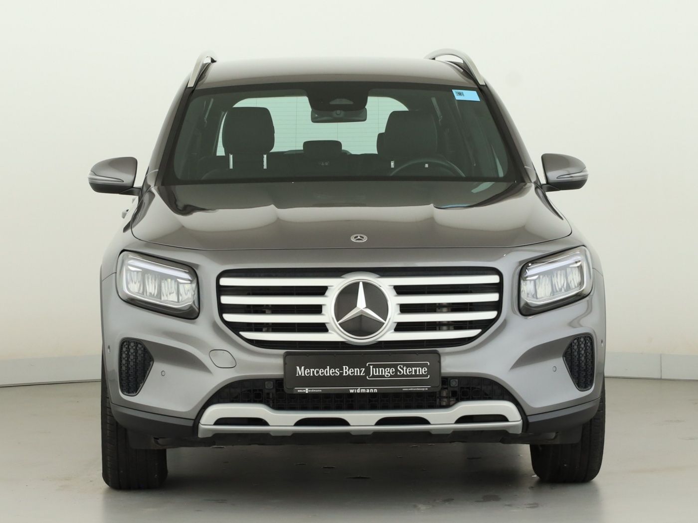 Mercedes-Benz GLB 180 2024 г. Серый, пробег 37286 км
