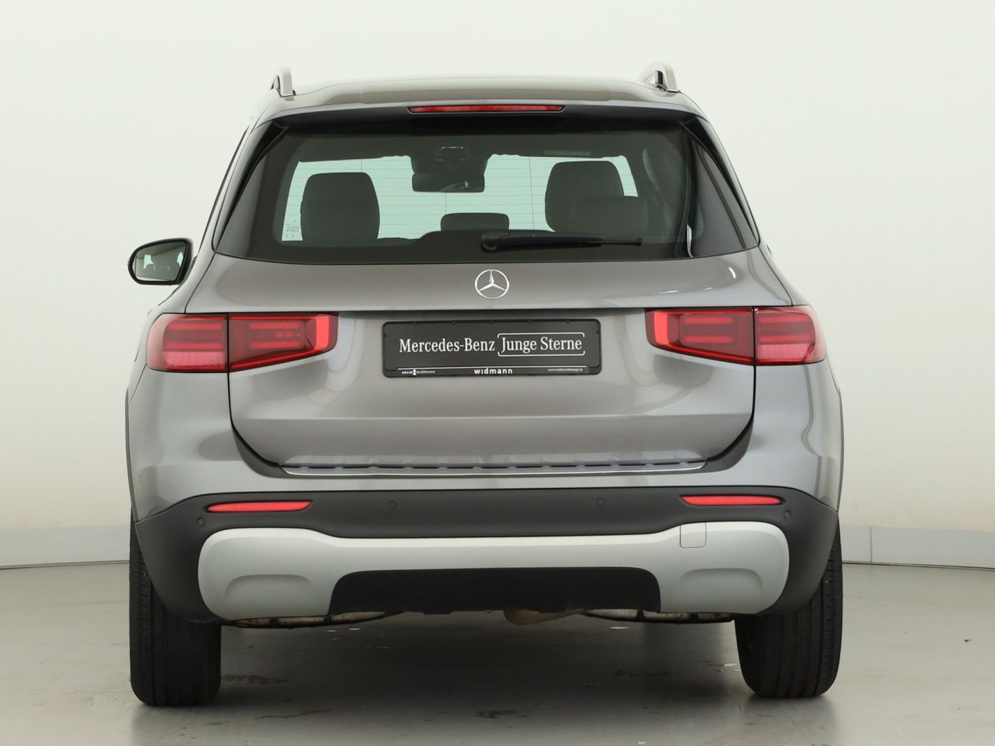 Mercedes-Benz GLB 180 2024 г. Серый, пробег 37286 км