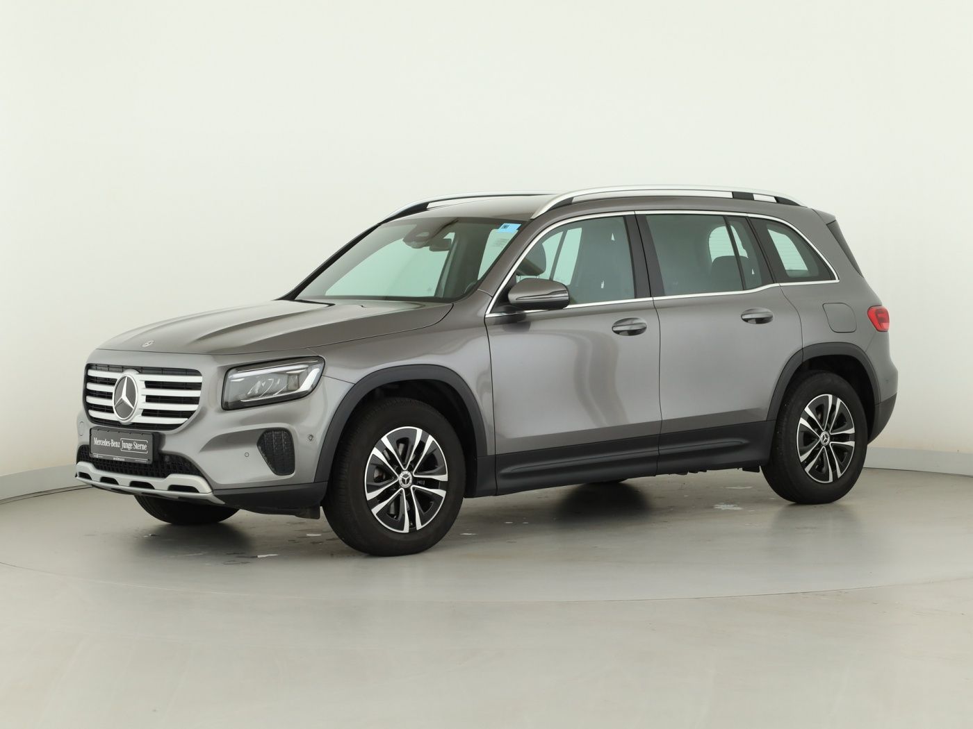 Mercedes-Benz GLB 180 2024 г. Серый, пробег 37286 км