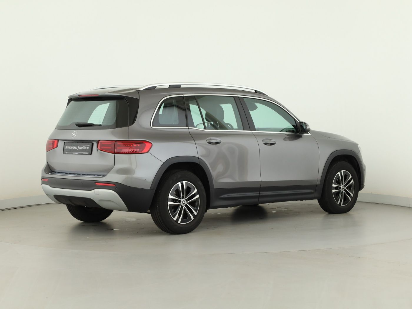 Mercedes-Benz GLB 180 2024 г. Серый, пробег 37286 км