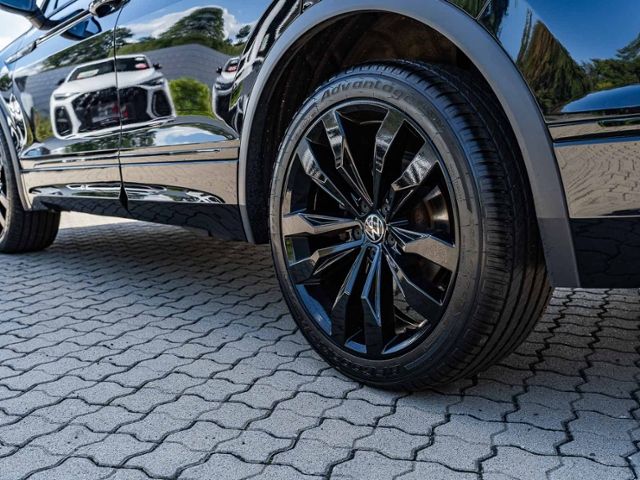 Volkswagen Tiguan 2023 г. Чёрный, пробег 35890 км