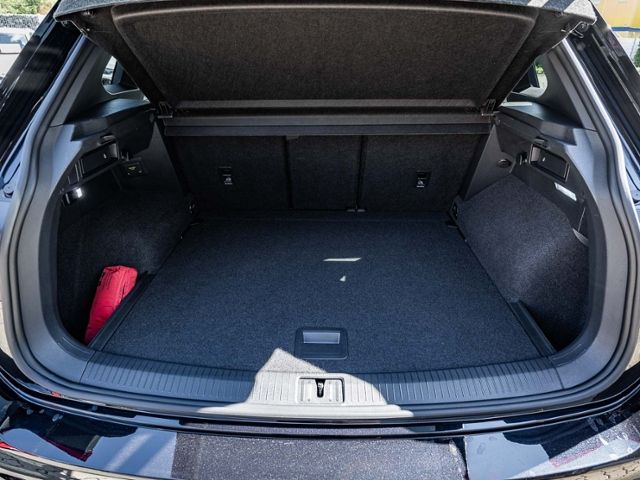 Volkswagen Tiguan 2023 г. Чёрный, пробег 35890 км