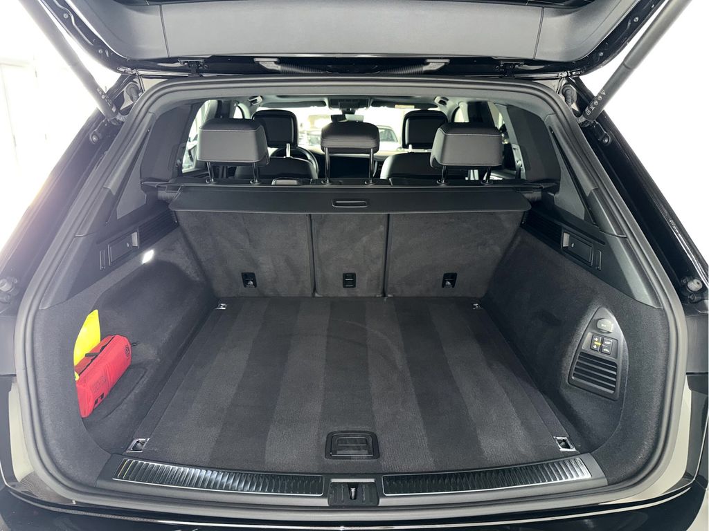 Volkswagen Touareg 2022 г. Коричневый, пробег 37651 км