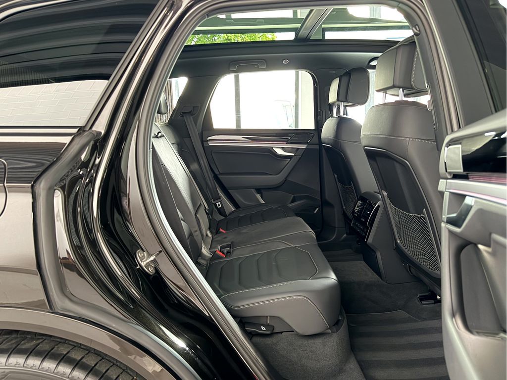 Volkswagen Touareg 2022 г. Коричневый, пробег 37651 км