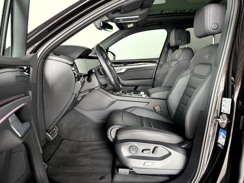 Volkswagen Touareg 2022 г. Коричневый, пробег 37651 км
