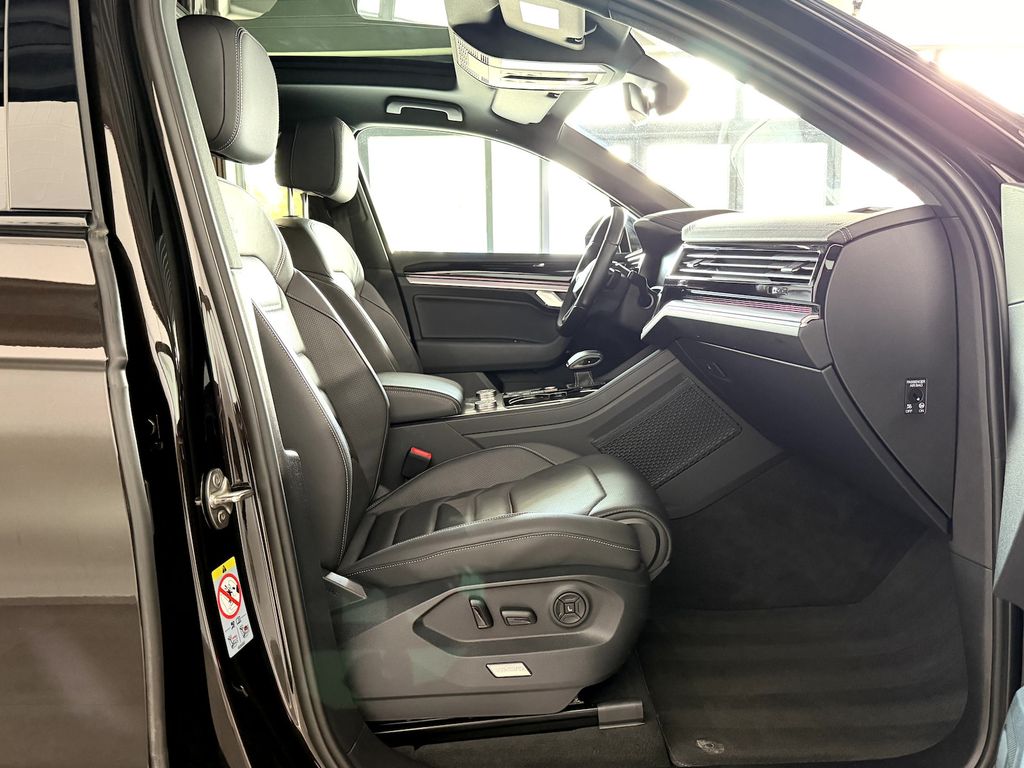 Volkswagen Touareg 2022 г. Коричневый, пробег 37651 км