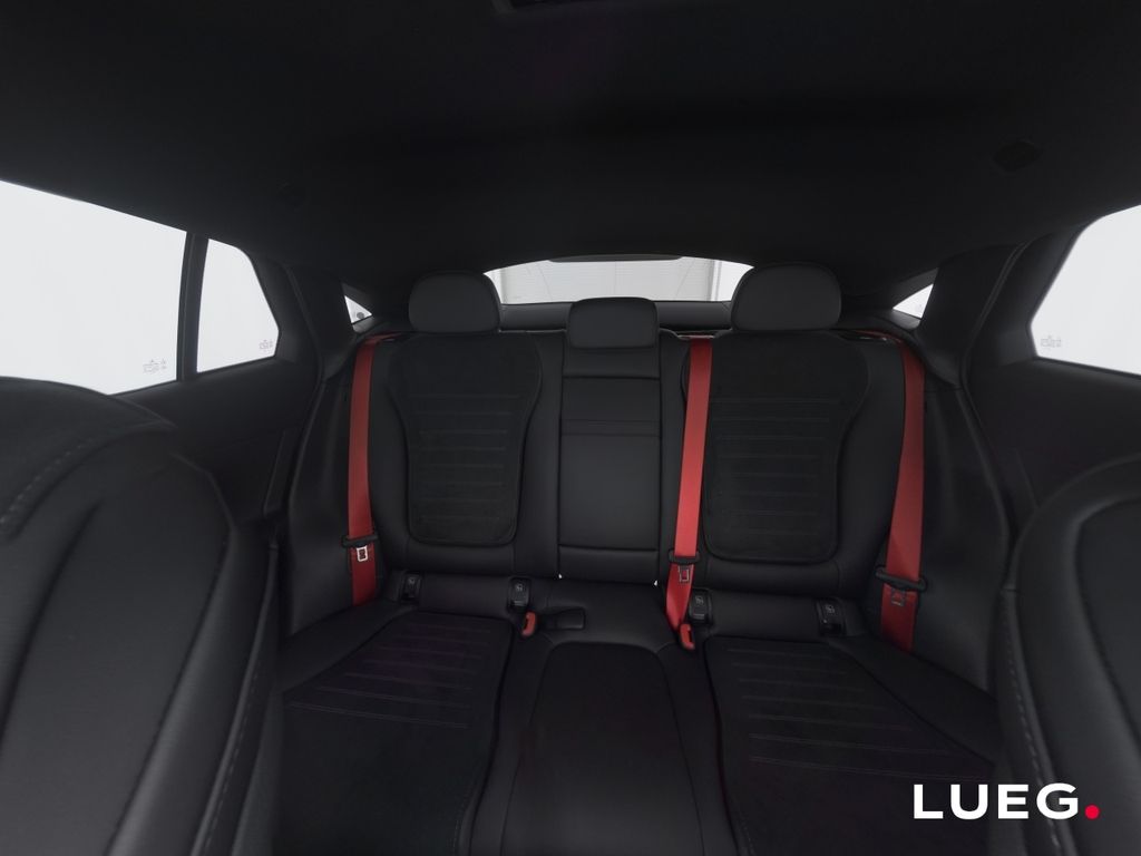 Mercedes-Benz GLC 300 2026 г. Белый, пробег 10613 км