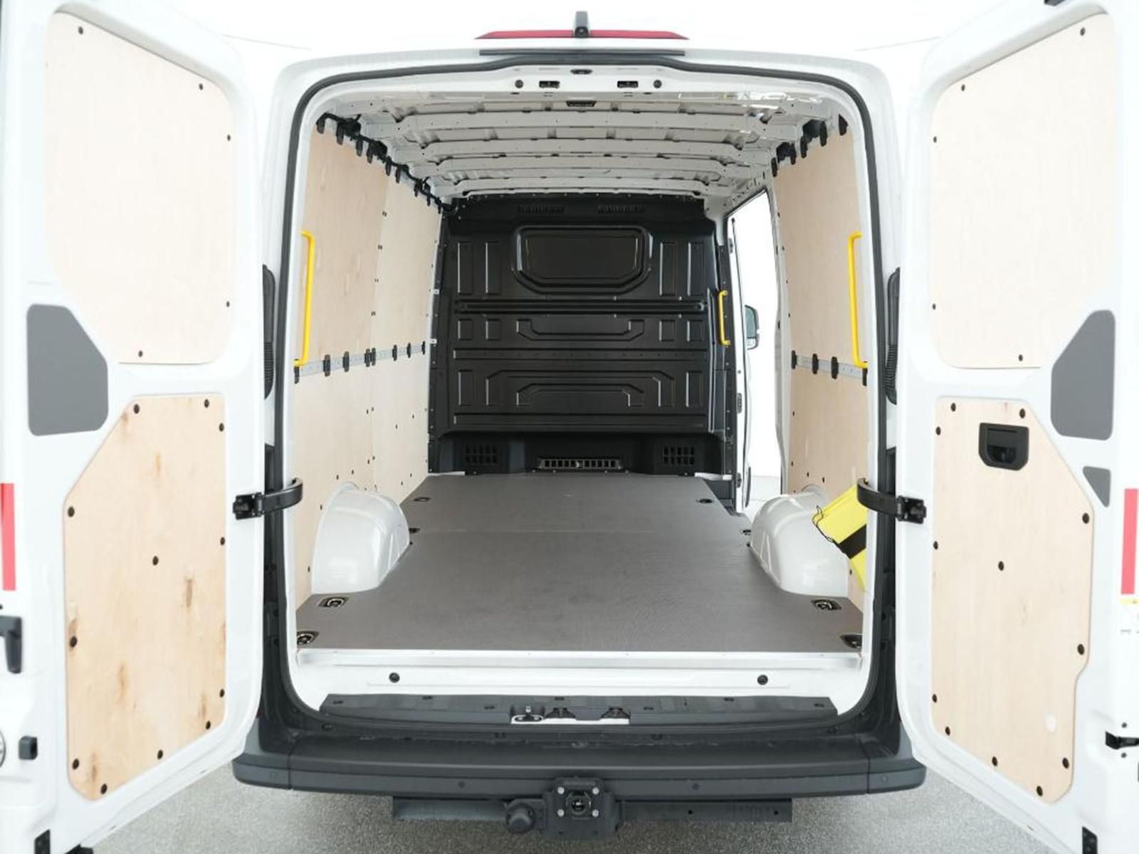 Volkswagen CRAFTER 2025 г. Белый, пробег 19 км
