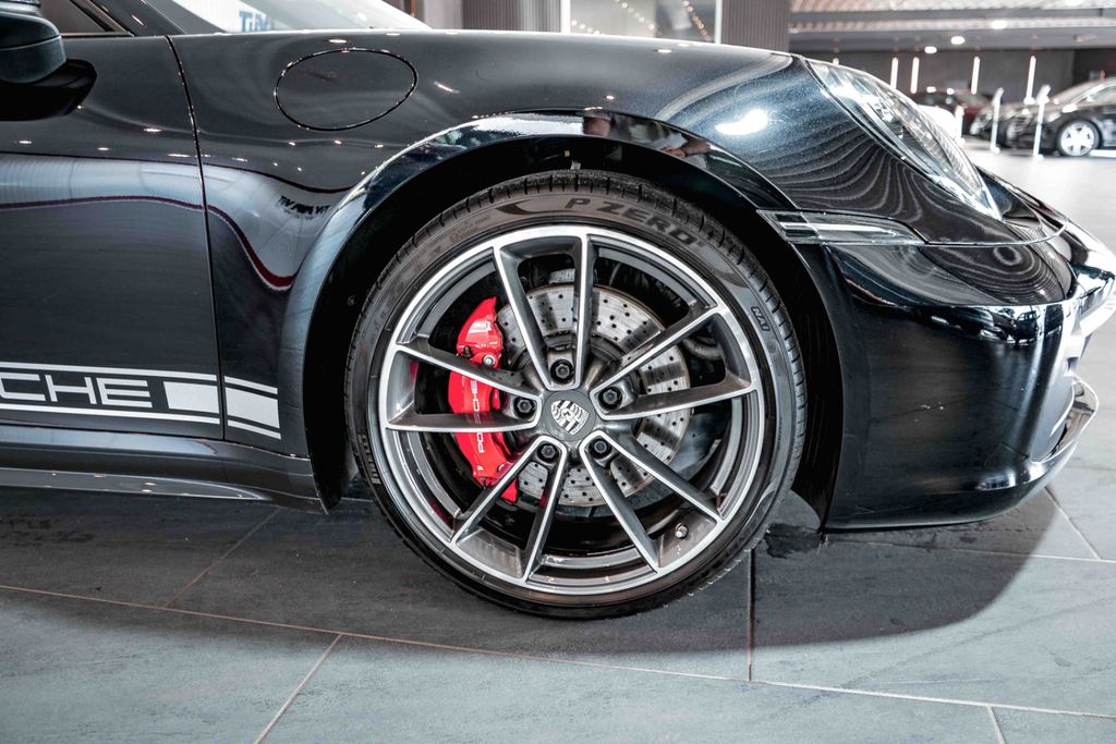 Porsche 992 2021 г. Чёрный, пробег 32450 км