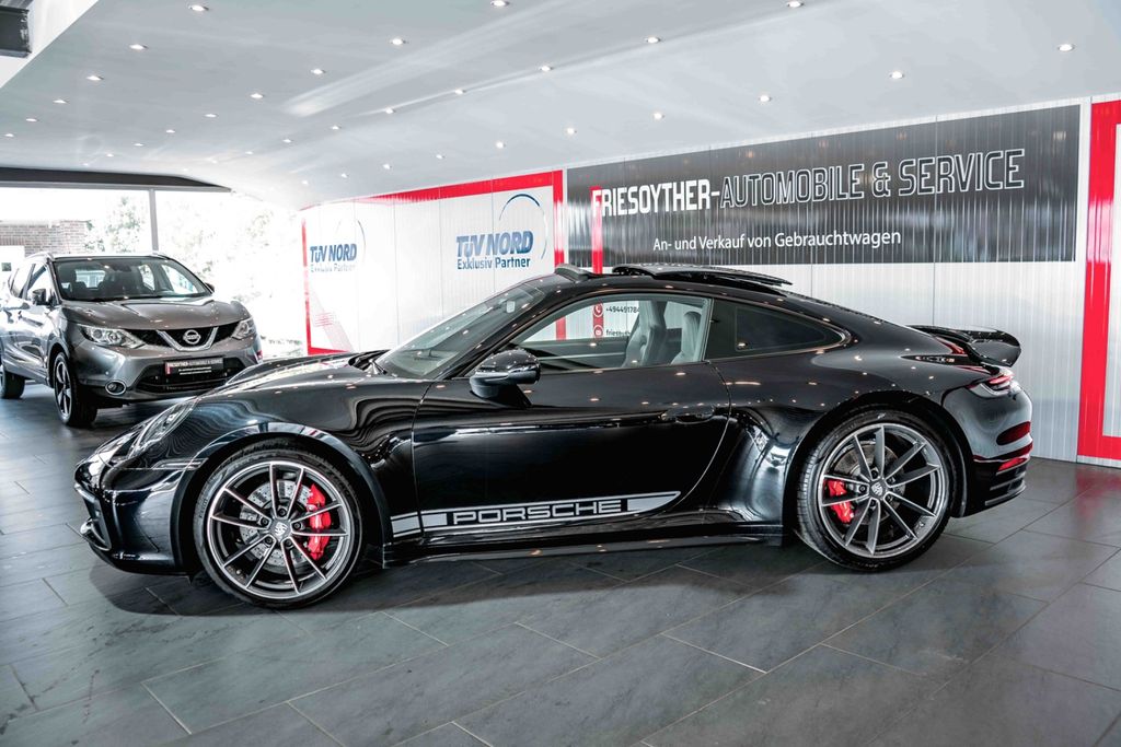 Porsche 992 2021 г. Чёрный, пробег 32450 км