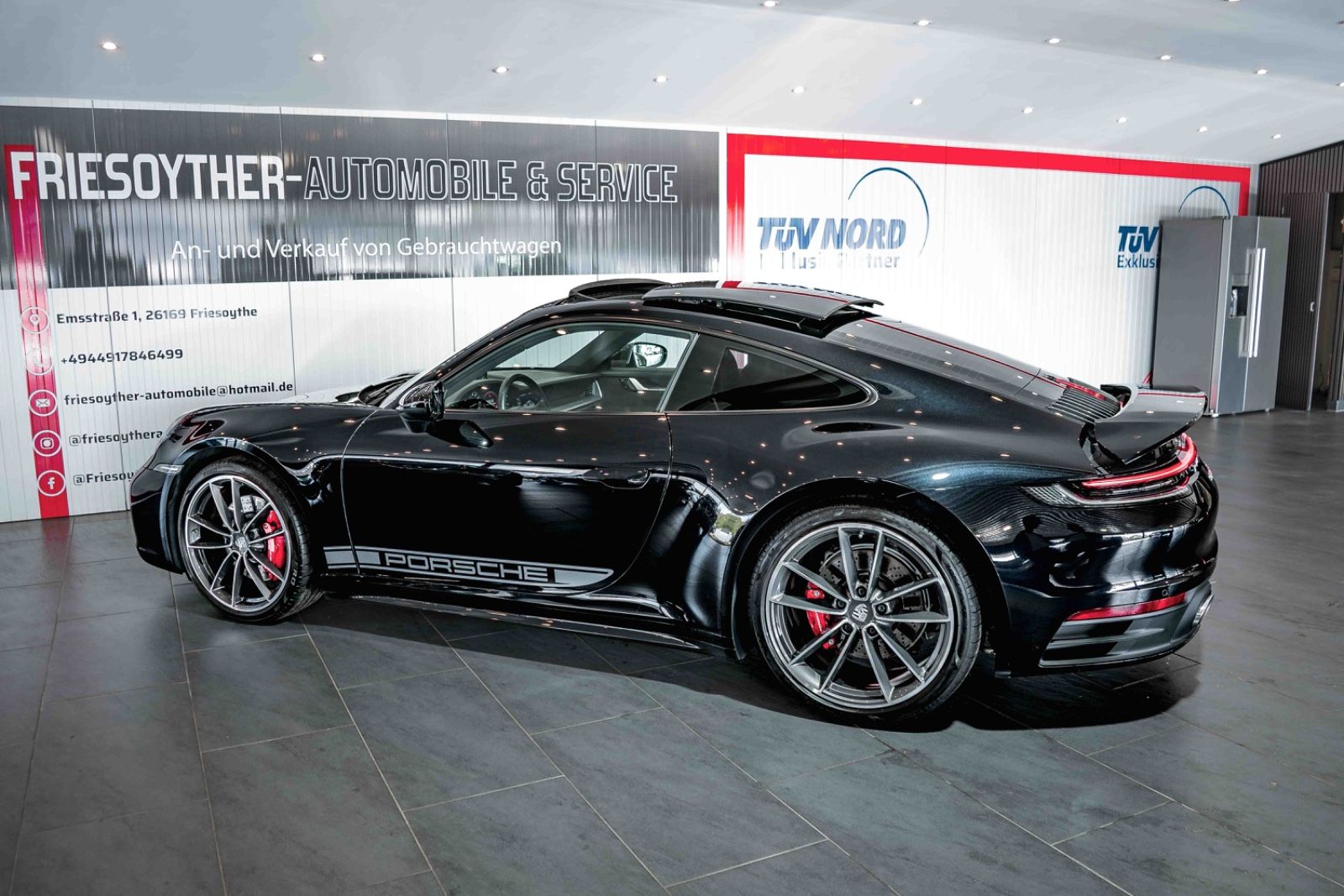 Porsche 992 2021 г. Чёрный, пробег 32450 км