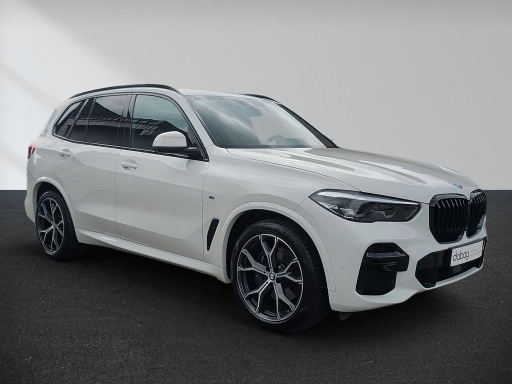BMW X5 2023 г. Белый, пробег 53320 км