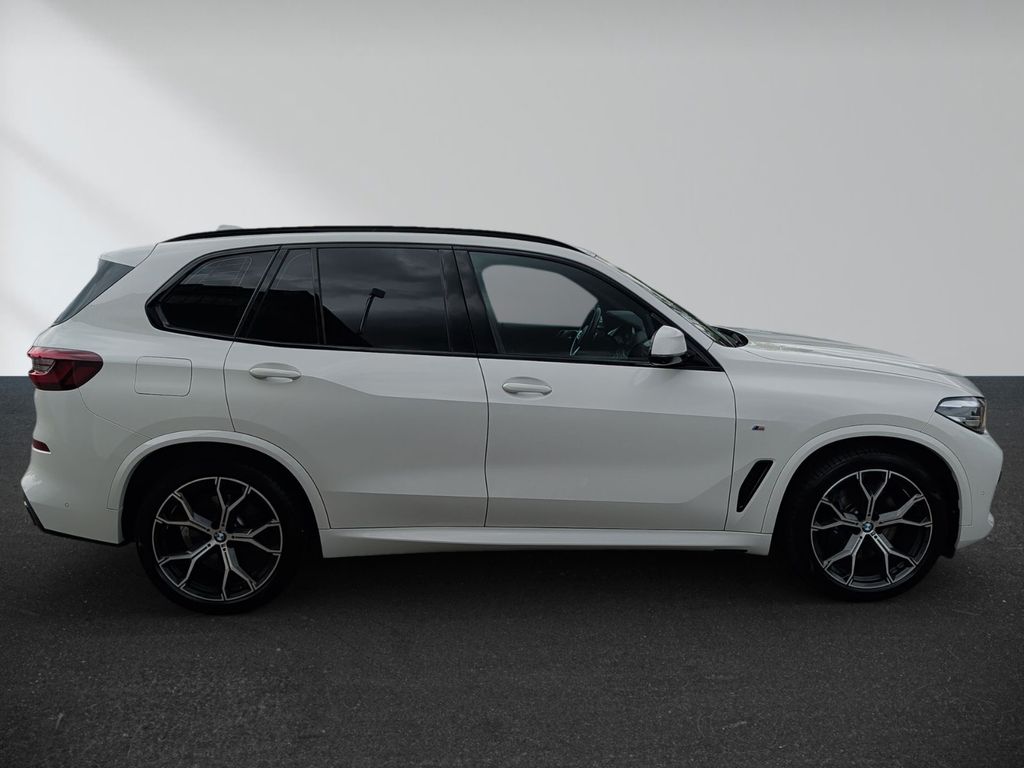 BMW X5 2023 г. Белый, пробег 53320 км
