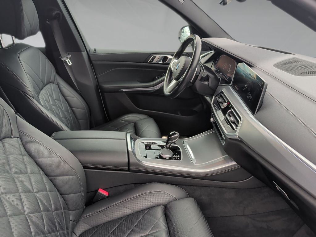 BMW X5 2023 г. Белый, пробег 53320 км