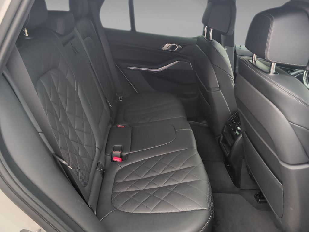 BMW X5 2023 г. Белый, пробег 53320 км