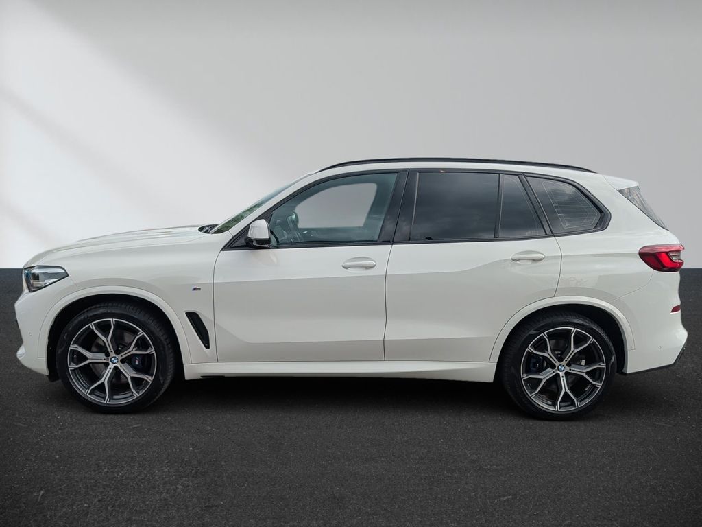 BMW X5 2023 г. Белый, пробег 53320 км