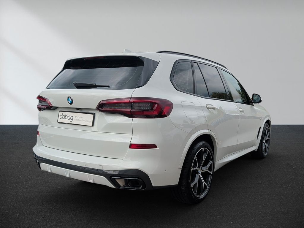 BMW X5 2023 г. Белый, пробег 53320 км