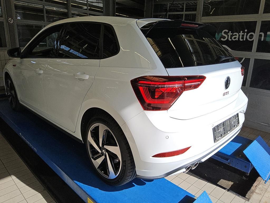 Volkswagen Polo 2023 г. Белый, пробег 38595 км
