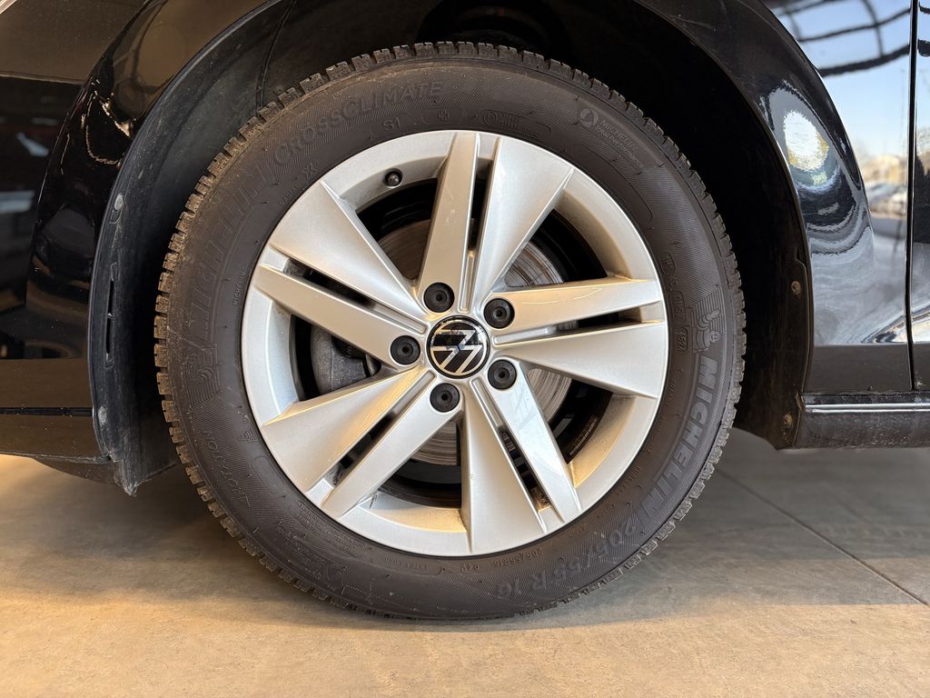 Volkswagen Golf 2025 г. Чёрный, пробег 24539 км