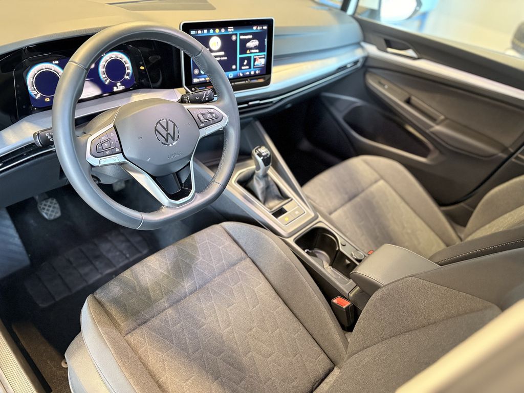 Volkswagen Golf 2025 г. Чёрный, пробег 24539 км