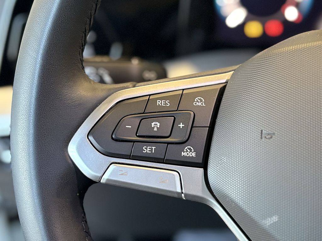 Volkswagen Golf 2025 г. Чёрный, пробег 24539 км