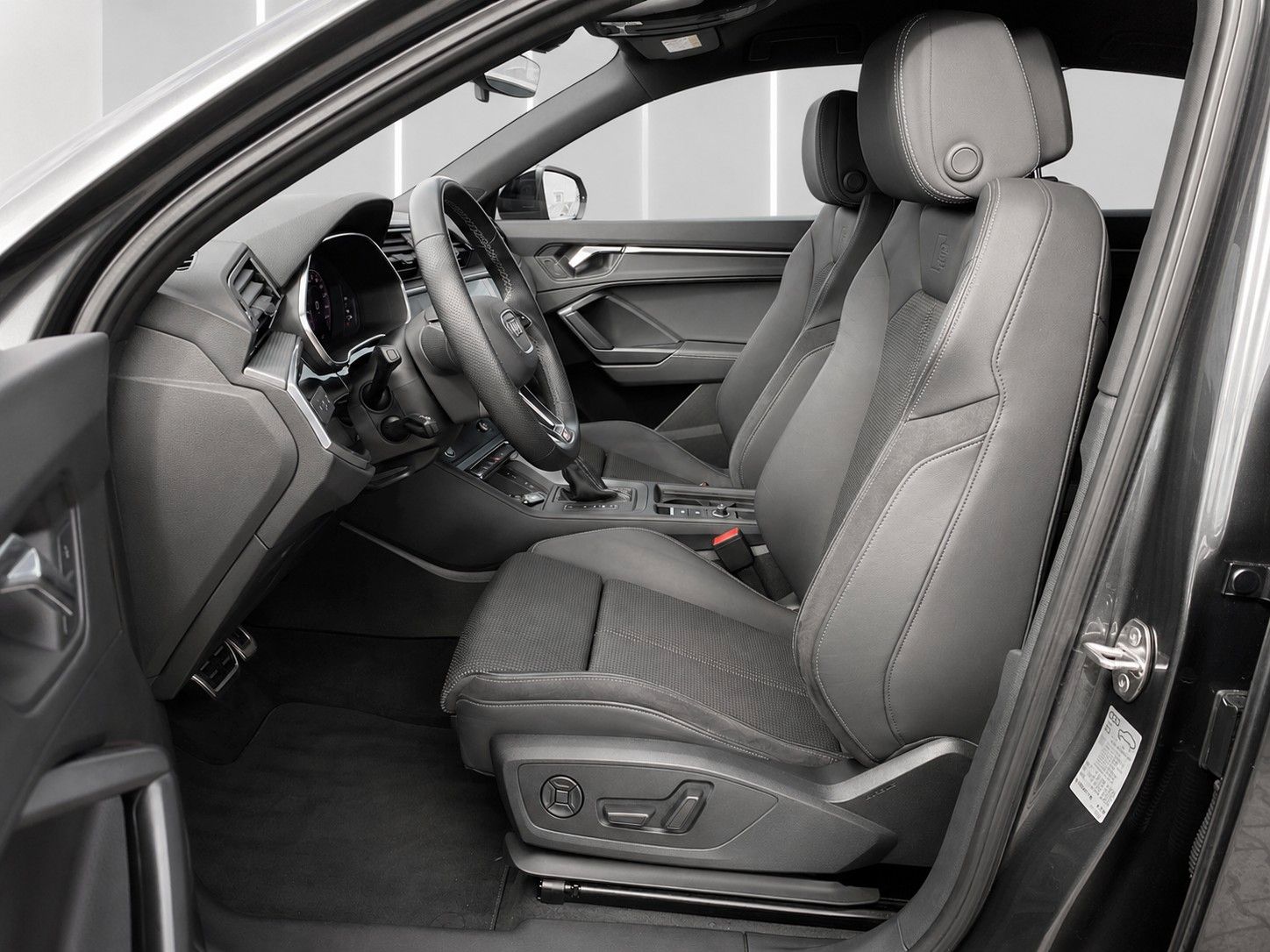 Audi Q3 2021 г. Серый, пробег 58000 км