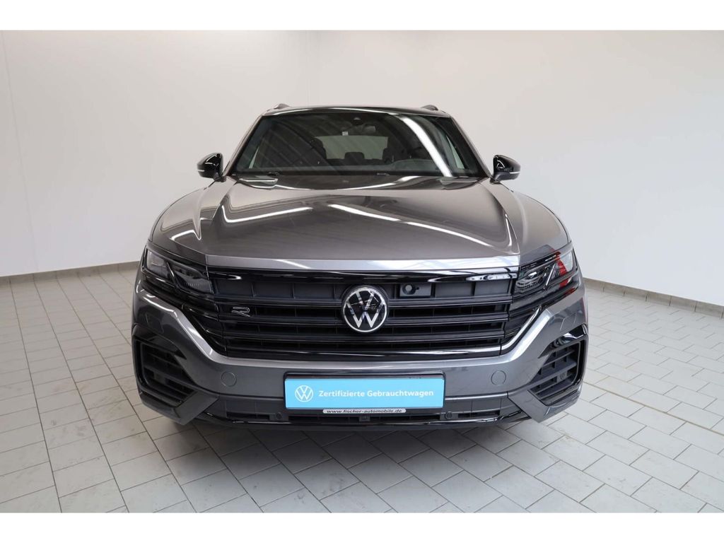 Volkswagen Touareg 2023 г. Серый, пробег 46863 км