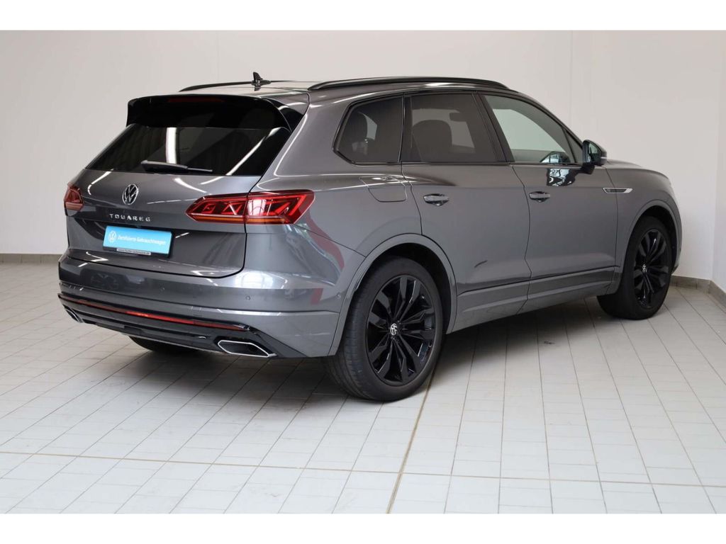 Volkswagen Touareg 2023 г. Серый, пробег 46863 км