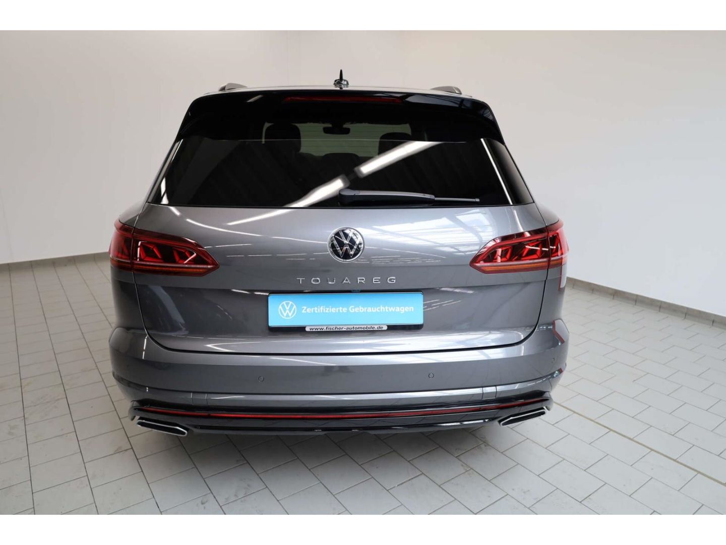 Volkswagen Touareg 2023 г. Серый, пробег 46863 км