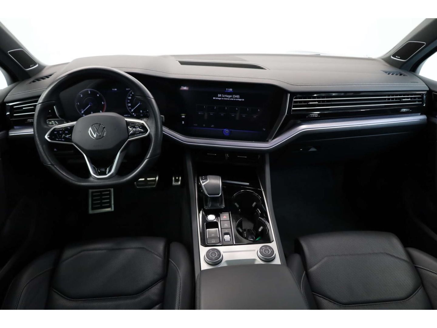 Volkswagen Touareg 2023 г. Серый, пробег 46863 км